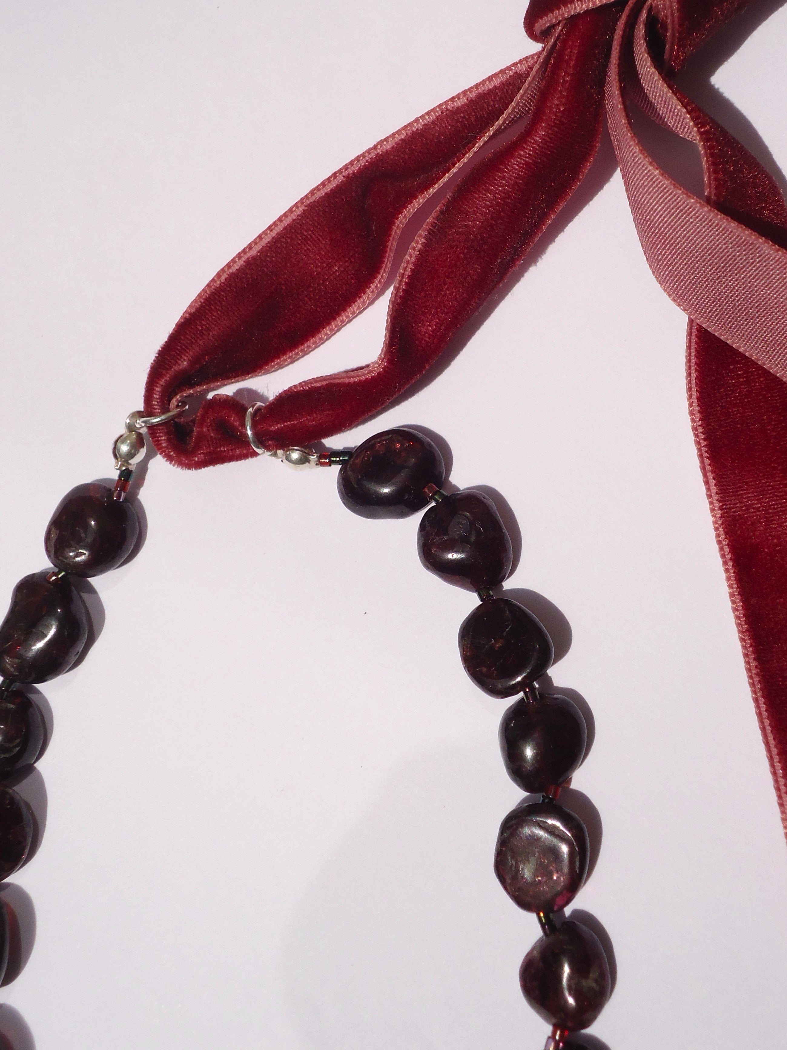 Collar Cala y granate