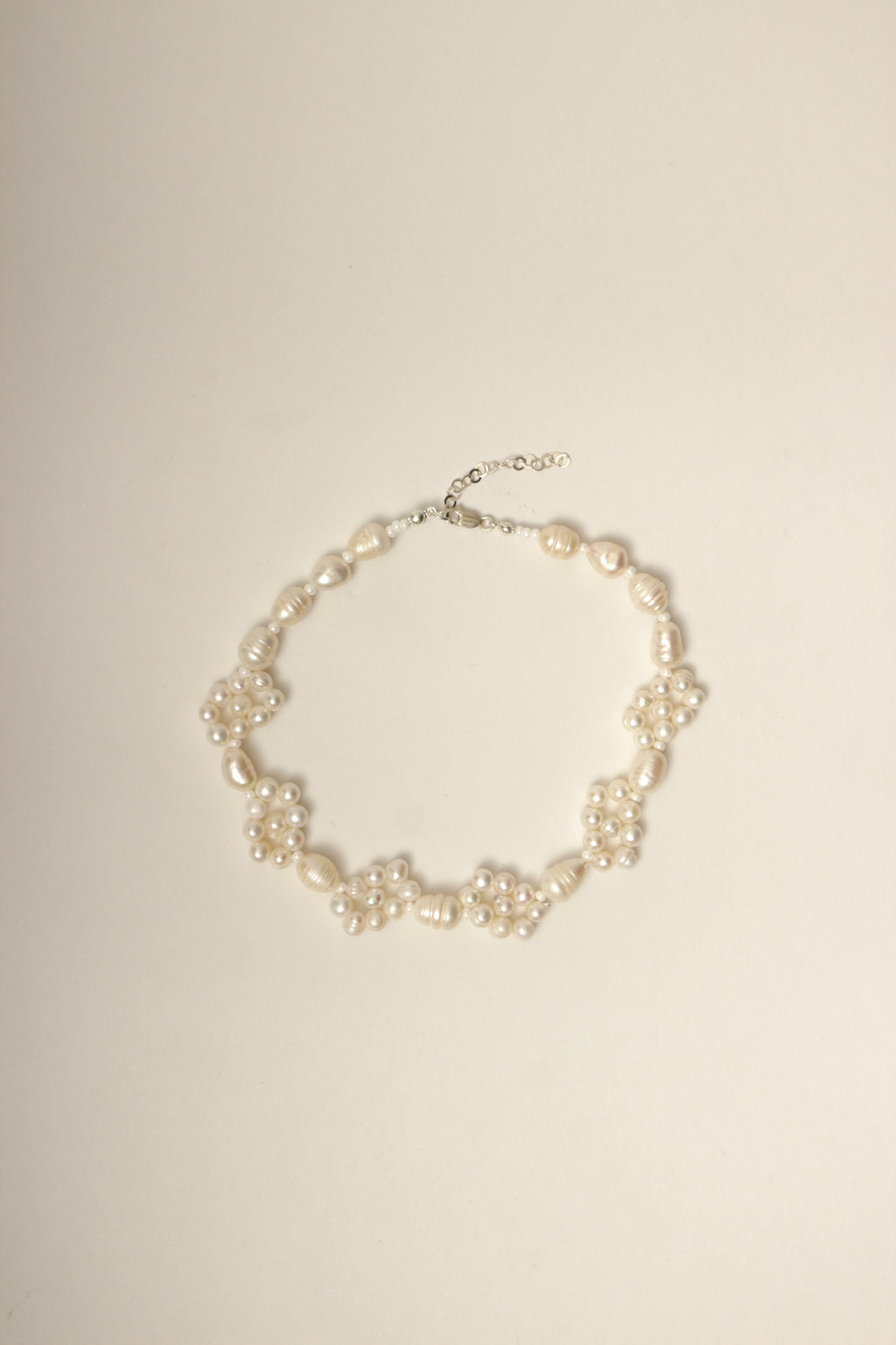 Choker Flores y perlas