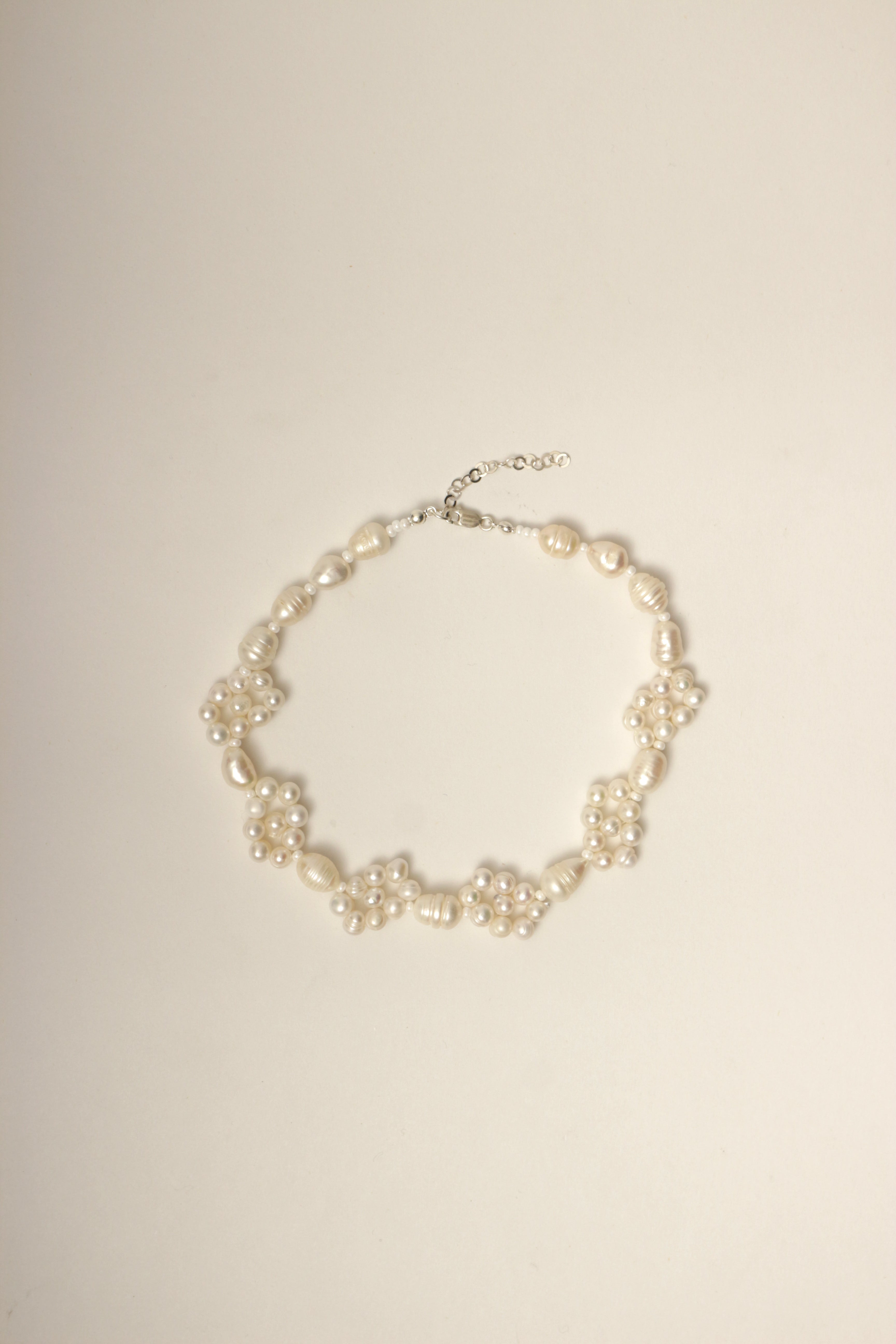 Choker Flores y perlas