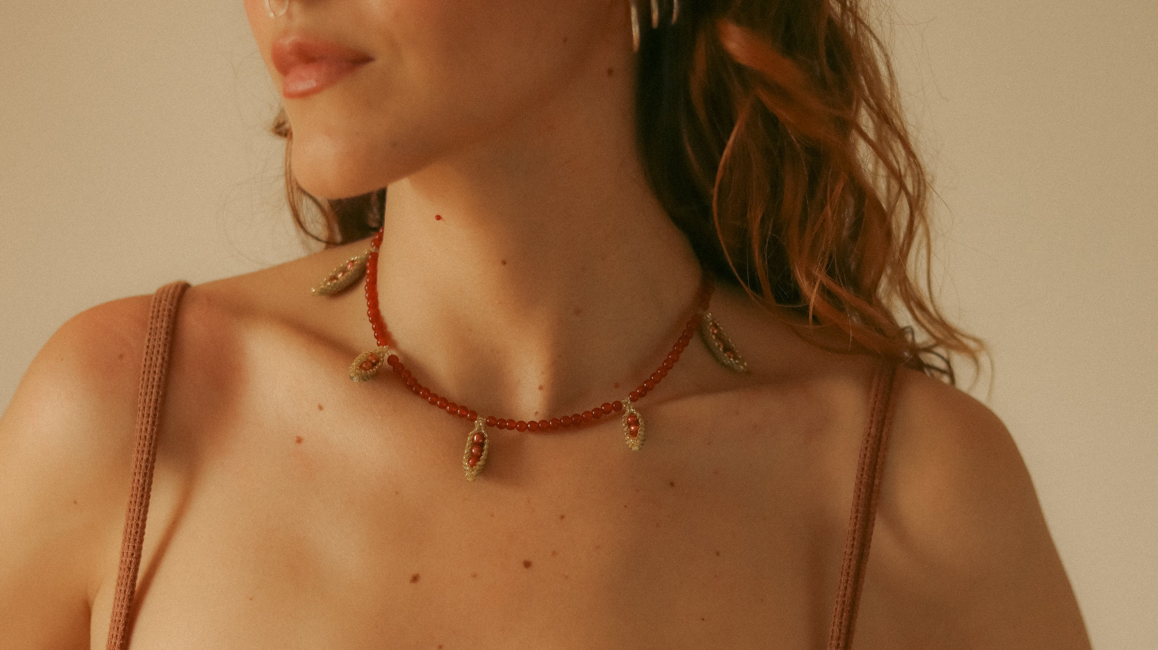 Collar Frijol rojo y cornalinas