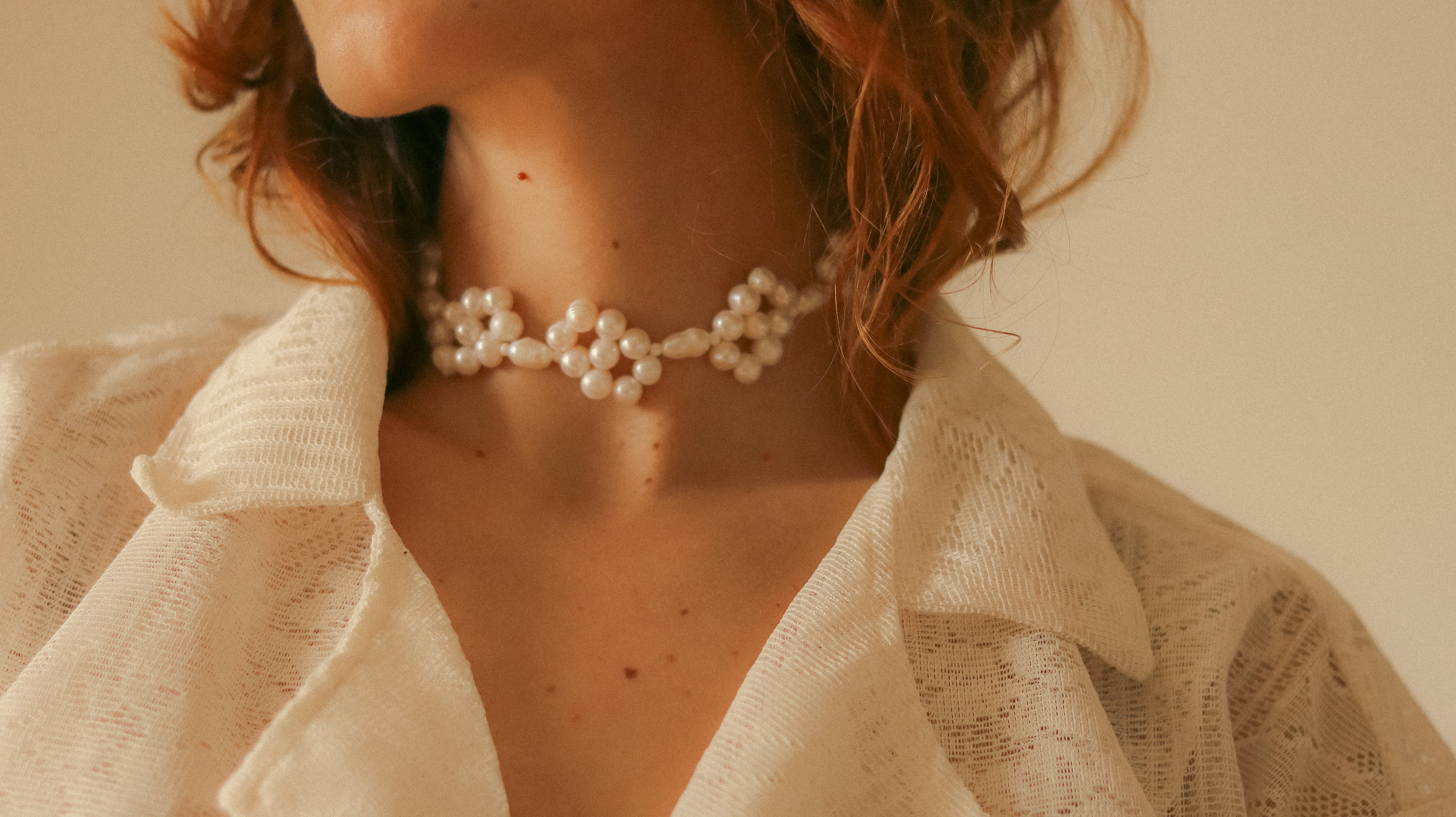 Choker Flores y perlas