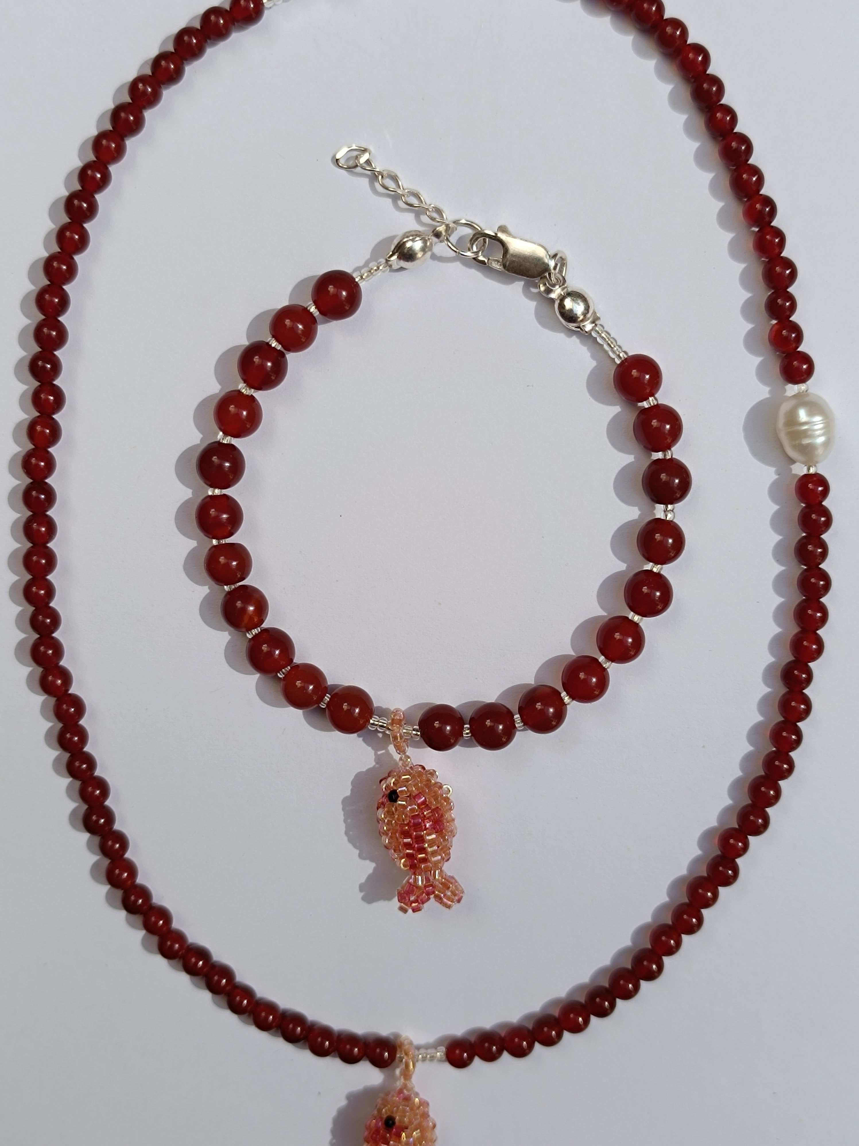 Pulsera Pez rosa ~ Cornalinas